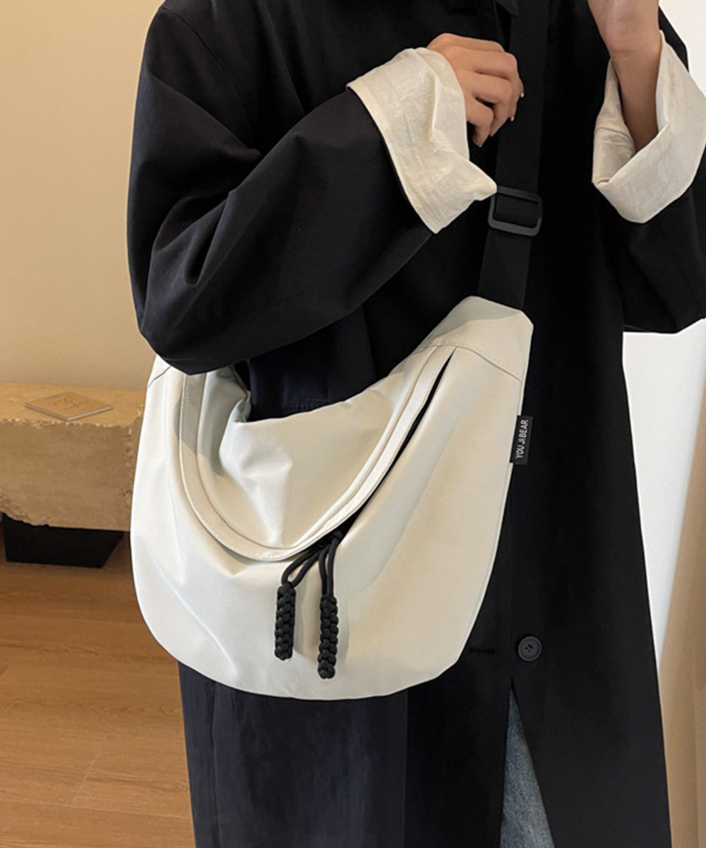 三日月型ショルダーバッグ